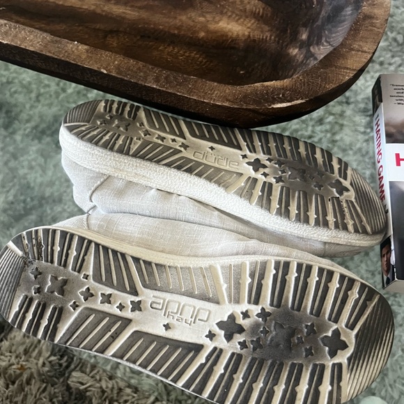 4 pairs of Wendy hey dude summer shoes - Picture 7 of 14